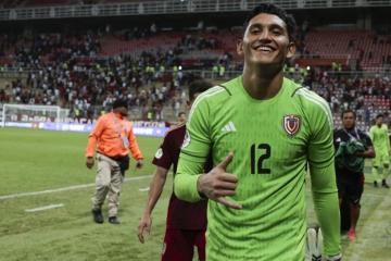 ¡Dueño de los 3 palos! Venezolano Aspajo fichó por FC Cajamarca