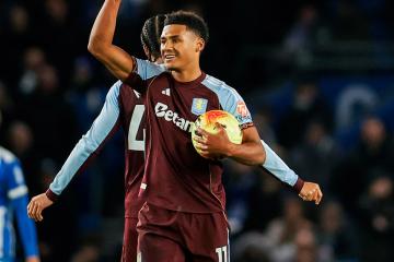 Aston Villa remontó y sumó su cuarta victoria consecutiva en Premier League
