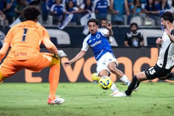 Con Carrillo de titular, Corinthians sacó ventaja ante Cruzeiro en la Copa de Brasil