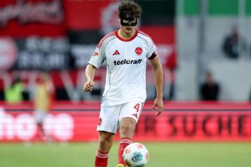 Gruber fue titular en derrota de Núremberg ante Schalke