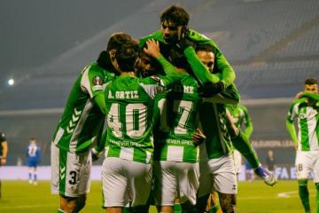 Betis venció 3-1 al Dinamo Zagreb y Matteo Pérez Vinlof volvió a quedarse en la banca