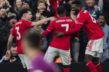 Nottingham Forest goleó por 3-0 al Tottenham