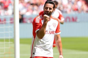 Pizarro: "Chávez es una esperanza para el Bayern y es necesario para la Selección"