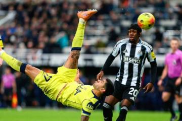 Newcastle empató 2-2 con Tottenham