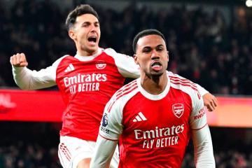 Arsenal goleó y cerrará el año como líder de la Premier League