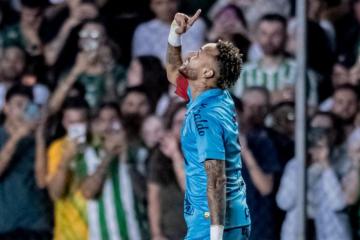 Con 'hat-trick' de Neymar, Santos ganó y está fuera de la zona de descenso