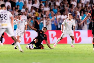 Carrillo fue titular en empate de Corinthians ante Santos por el Campeonato Paulista