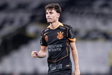 Carrillo fue titular en goleada de Corinthians ante Ponte Preta