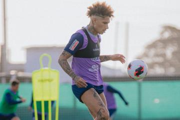 Guerrero: "Advíncula tiene un enorme potencial y el grupo está feliz con su llegada"