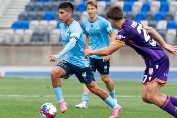 Quispe fue titular en derrota de Sydney FC
