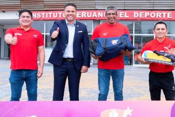 (FOTOS) IPD entregó materiales deportivos para la Academia IPD en 24 regiones del país