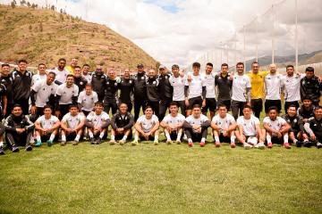 Cusco FC inició su viaje rumbo a Bolivia para una serie de amistosos