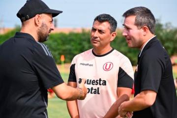 (FOTOS) DT de la Selección Femenina estuvo en entrenamientos de Universitario