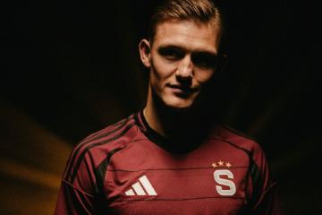 Oliver Sonne fue oficializado en el Sparta Praga
