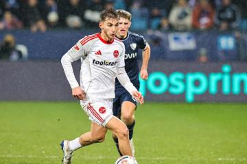 Gruber fue titular en el empate de Nuremberg ante Bochum por la Bundesliga 2