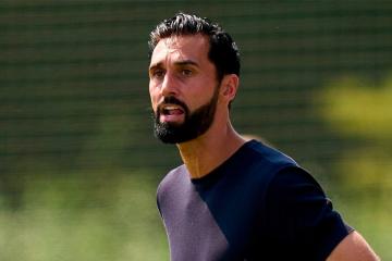 Arbeloa: “Vini está bien, es al jugador del Benfica al que hay preguntarle qué ha dicho”