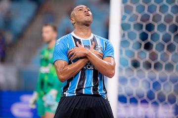 Noriega fue titular en la goleada de Gremio ante Botafogo por el Brasileirao