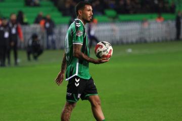 Sergio Peña fue titular en empate del Sakaryaspor por el ascenso turco