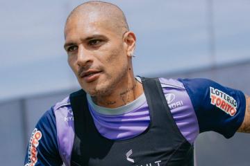Guede sobre Guerrero: "Lo tengo que cuidar por el tema de su rodilla"