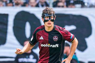 Fabio Gruber salió lesionado en la derrota del FC Núremberg por la Segunda de Alemania