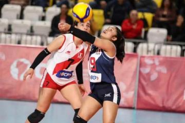 Selección peruana U17 redujo preselección a 31 voleibolistasLa Selección Peruana de Voleibol seguirá con sus trabajos de cara al Mundial de Voleibol Femenino Sub-17, por lo que la preselección se redujo a un total de 31 voleibolistas.  El equipo, que está dirigido por el brasileño Marcello Bencardino y la argentina Lorena Góngora, trabajará desde el lunes 23 en la Videna.  "Un total de 31 deportistas reiniciarán sus entrenamientos con miras al Mundial Femenino U17, bajo la dirección técnica de Marcello Benc