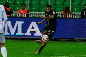 Con Sergio Peña, Sakaryaspor cayó y sigue comprometido con el descenso