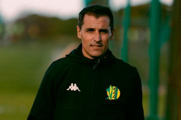 Guillermo Farré dejó de ser entrenador de Aldosivi
