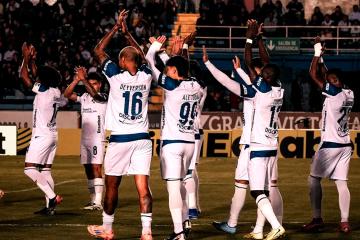 Pretell fue titular en la caída de LDU ante Libertad FC