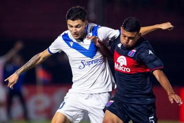 Vélez igualó ante Tigre y se mantiene en la cima de su grupo en la liga argentina