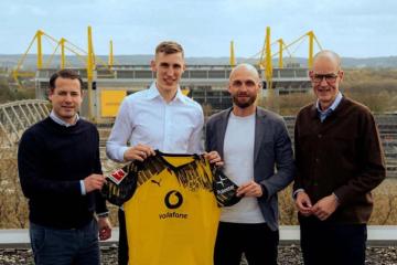 Nico Schlotterbeck renovó con Borussia Dortmund hasta 2031