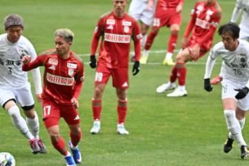 Shimabuku titular en empate de Albirex Niigata ante Kanazawa por ascenso japonés