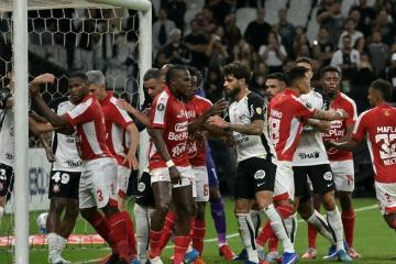 Carrillo ingresó en triunfo de Corinthians en la Libertadores