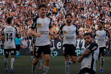 Carrillo ingresó en triunfo de Corinthians ante Vasco da Gama por el Brasileirao