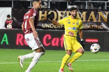 Renato Espinosa fue titular en caída del Unirea Slobozia ante Petrolul por Superliga rumana