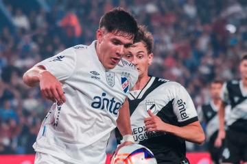 Ojo, Universitario: Nacional cayó por 2-1 ante Danubio por la liga uruguaya
