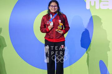 Perú lleva ya 20 medallas en los Suramericanos de Panamá; "Mano de Piedra" Durán aconsejó a boxeadora peruana