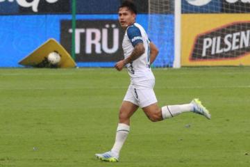 Pretell fue titular en empate de LDU