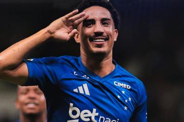 Cruzeiro goleó 3-0 a Vitória en el Brasileirao