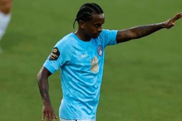 Yordy Reyna cada vez más cerca del ascenso en Rusia