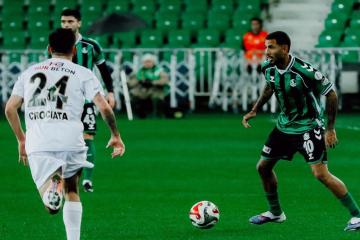 Con Peña todo el partido, Sakaryaspor rescata un empate pero sigue en descenso