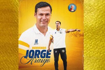 Con buzo nuevo: Jorge Araujo fue anunciado como DT de Juan Pablo II