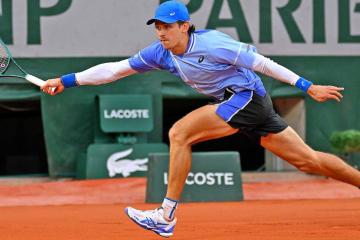 De Miñaur debutó ganando 3-0 en el Rolando Garros