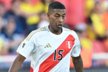 Miguel Araujo quedó desafectado de la selección peruana por lesión