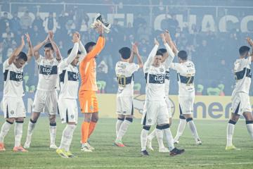 Olimpia venció a Vasco y lidera su grupo