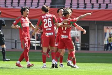 Peruano Shimabuku fue titular en triunfo del Albirex Niigata