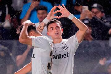 Santos venció a Vitória y empieza a trepar en el Brasileirao