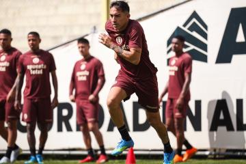 Universitario entrenó en el Monumental previo al viaje a Chile