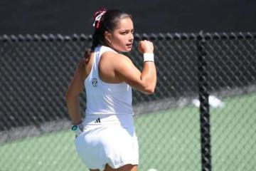 Contundente debut: Lucciana Pérez avanzó a octavos en el W35 de San Gregorio