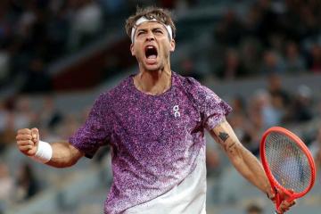Cobolli avanzó a la gran final del Roland Garros tras retiro de Arnaldi