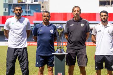 ¡Nolberto Solano gritó campeón con Pakistán!